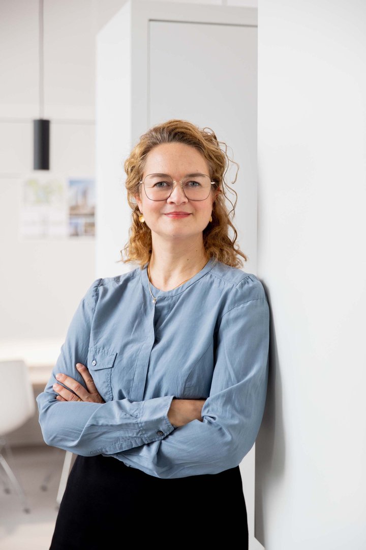 丽莎&middot;罗姆斯温克尔 （Lisa Romswinkel）